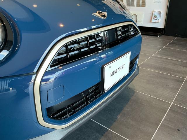 MINI クーパーC フェイバリット・トリム 弊社レンタUP 認定中古車 禁煙車両 Favouredトリム ステアリングホイールヒーター シートヒーター LEDヘッド インディゴサンセットブルー/ホワイトルーフ 17インチアルミ 純正ナビ ACC(15枚目)