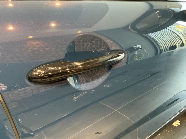 MINI クーパーC フェイバリット・トリム 弊社レンタUP 認定中古車 禁煙車両 Favouredトリム ステアリングホイールヒーター シートヒーター LEDヘッド インディゴサンセットブルー/ホワイトルーフ 17インチアルミ 純正ナビ ACC(18枚目)