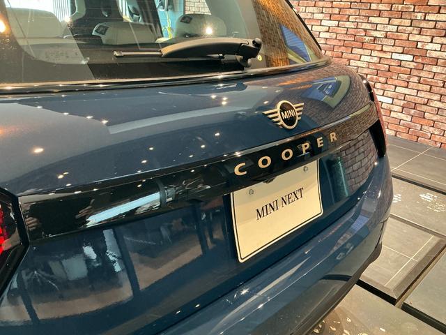 MINI クーパーC フェイバリット・トリム 弊社レンタUP 認定中古車 禁煙車両 Favouredトリム ステアリングホイールヒーター シートヒーター LEDヘッド インディゴサンセットブルー/ホワイトルーフ 17インチアルミ 純正ナビ ACC(21枚目)