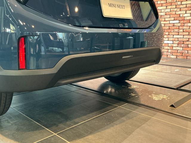 MINI クーパーC フェイバリット・トリム 弊社レンタUP 認定中古車 禁煙車両 Favouredトリム ステアリングホイールヒーター シートヒーター LEDヘッド インディゴサンセットブルー/ホワイトルーフ 17インチアルミ 純正ナビ ACC(22枚目)
