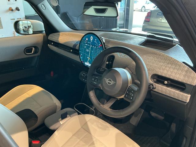 MINI クーパーC フェイバリット・トリム 弊社レンタUP 認定中古車 禁煙車両 Favouredトリム ステアリングホイールヒーター シートヒーター LEDヘッド インディゴサンセットブルー/ホワイトルーフ 17インチアルミ 純正ナビ ACC(23枚目)