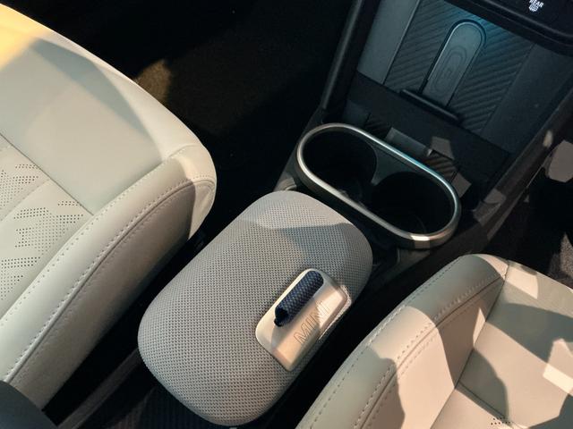 MINI クーパーC フェイバリット・トリム 弊社レンタUP 認定中古車 禁煙車両 Favouredトリム ステアリングホイールヒーター シートヒーター LEDヘッド インディゴサンセットブルー/ホワイトルーフ 17インチアルミ 純正ナビ ACC(24枚目)