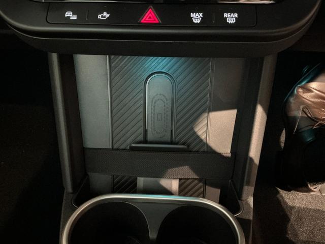 MINI クーパーC フェイバリット・トリム 弊社レンタUP 認定中古車 禁煙車両 Favouredトリム ステアリングホイールヒーター シートヒーター LEDヘッド インディゴサンセットブルー/ホワイトルーフ 17インチアルミ 純正ナビ ACC(25枚目)