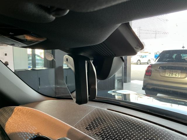 MINI クーパーC フェイバリット・トリム 弊社レンタUP 認定中古車 禁煙車両 Favouredトリム ステアリングホイールヒーター シートヒーター LEDヘッド インディゴサンセットブルー/ホワイトルーフ 17インチアルミ 純正ナビ ACC(29枚目)