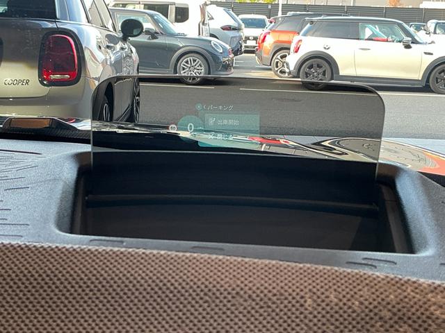 MINI クーパーC フェイバリット・トリム 弊社レンタUP 認定中古車 禁煙車両 Favouredトリム ステアリングホイールヒーター シートヒーター LEDヘッド インディゴサンセットブルー/ホワイトルーフ 17インチアルミ 純正ナビ ACC(31枚目)