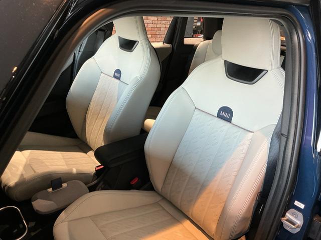 MINI クーパーC フェイバリット・トリム 弊社レンタUP 認定中古車 禁煙車両 Favouredトリム ステアリングホイールヒーター シートヒーター LEDヘッド インディゴサンセットブルー/ホワイトルーフ 17インチアルミ 純正ナビ ACC(42枚目)