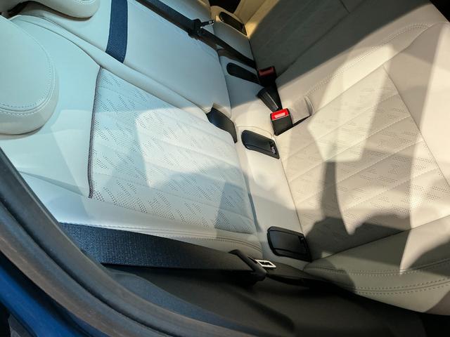 MINI クーパーC フェイバリット・トリム 弊社レンタUP 認定中古車 禁煙車両 Favouredトリム ステアリングホイールヒーター シートヒーター LEDヘッド インディゴサンセットブルー/ホワイトルーフ 17インチアルミ 純正ナビ ACC(48枚目)