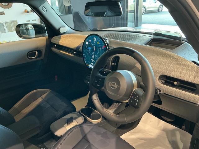 MINI クーパーS フェイバリット・トリム 弊社レンタUP 認定中古車 禁煙車両 Favouredトリム ステアリングホイールヒーター シートヒーター LEDヘッド ナノクホワイト/ブラックルーフ 17インチAW 純正ナビ ACC Mパッケージ(10枚目)