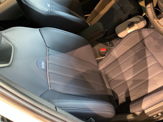 MINI クーパーS フェイバリット・トリム 弊社レンタUP 認定中古車 禁煙車両 Favouredトリム ステアリングホイールヒーター シートヒーター LEDヘッド ナノクホワイト/ブラックルーフ 17インチAW 純正ナビ ACC Mパッケージ(25枚目)