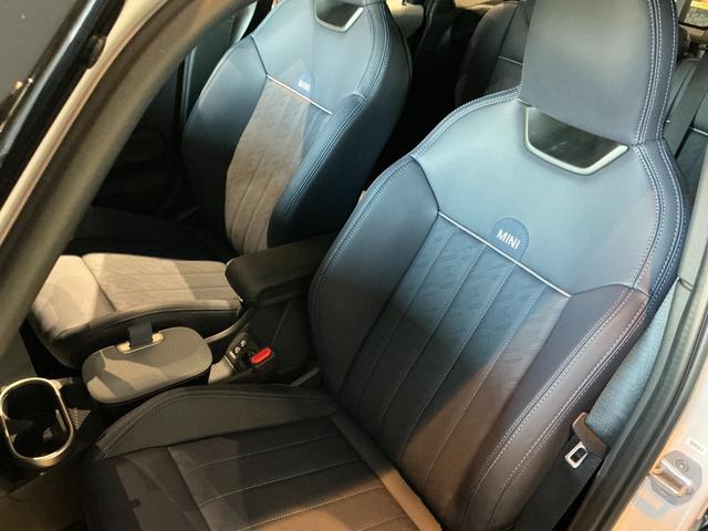 MINI クーパーS フェイバリット・トリム 弊社レンタUP 認定中古車 禁煙車両 Favouredトリム ステアリングホイールヒーター シートヒーター LEDヘッド ナノクホワイト/ブラックルーフ 17インチAW 純正ナビ ACC Mパッケージ(27枚目)
