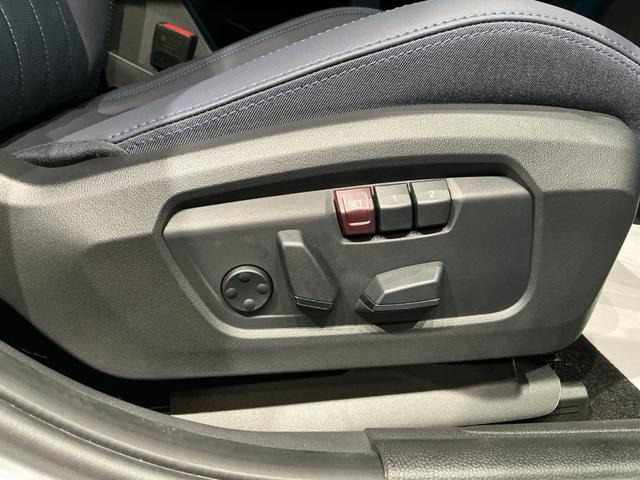 MINI クーパーS フェイバリット・トリム 弊社レンタUP 認定中古車 禁煙車両 Favouredトリム ステアリングホイールヒーター シートヒーター LEDヘッド ナノクホワイト/ブラックルーフ 17インチAW 純正ナビ ACC Mパッケージ(29枚目)