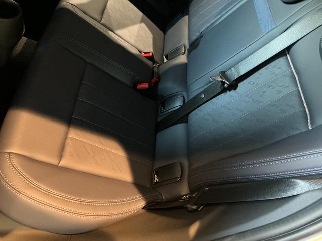 MINI クーパーS フェイバリット・トリム 弊社レンタUP 認定中古車 禁煙車両 Favouredトリム ステアリングホイールヒーター シートヒーター LEDヘッド ナノクホワイト/ブラックルーフ 17インチAW 純正ナビ ACC Mパッケージ(37枚目)