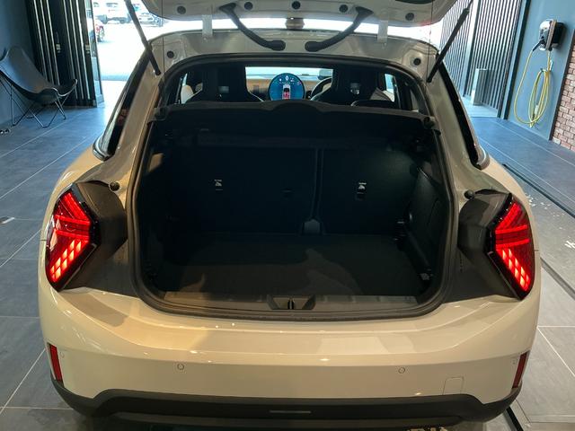 MINI クーパーS フェイバリット・トリム 弊社レンタUP 認定中古車 禁煙車両 Favouredトリム ステアリングホイールヒーター シートヒーター LEDヘッド ナノクホワイト/ブラックルーフ 17インチAW 純正ナビ ACC Mパッケージ(40枚目)