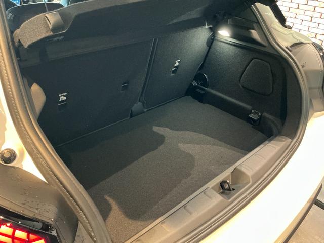 MINI クーパーS フェイバリット・トリム 弊社レンタUP 認定中古車 禁煙車両 Favouredトリム ステアリングホイールヒーター シートヒーター LEDヘッド ナノクホワイト/ブラックルーフ 17インチAW 純正ナビ ACC Mパッケージ(42枚目)