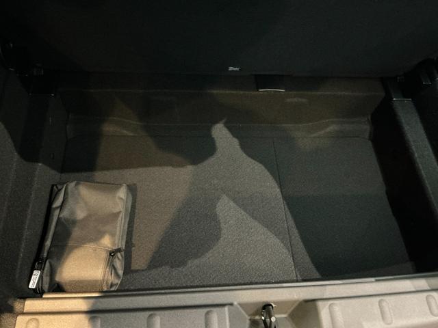 MINI クーパーS フェイバリット・トリム 弊社レンタUP 認定中古車 禁煙車両 Favouredトリム ステアリングホイールヒーター シートヒーター LEDヘッド ナノクホワイト/ブラックルーフ 17インチAW 純正ナビ ACC Mパッケージ(43枚目)