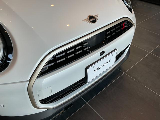 MINI クーパーS フェイバリット・トリム 弊社レンタUP 認定中古車 禁煙車両 Favouredトリム ステアリングホイールヒーター シートヒーター LEDヘッド ナノクホワイト/ブラックルーフ 17インチAW 純正ナビ ACC Mパッケージ(45枚目)