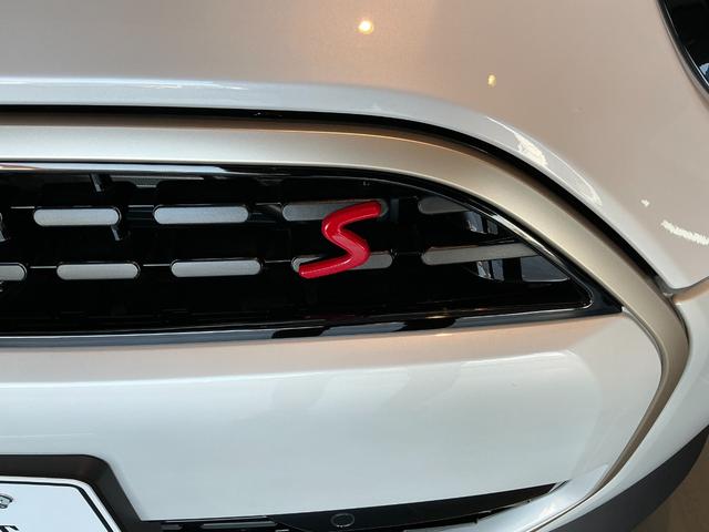 MINI クーパーS フェイバリット・トリム 弊社レンタUP 認定中古車 禁煙車両 Favouredトリム ステアリングホイールヒーター シートヒーター LEDヘッド ナノクホワイト/ブラックルーフ 17インチAW 純正ナビ ACC Mパッケージ(46枚目)