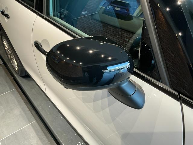 MINI クーパーS フェイバリット・トリム 弊社レンタUP 認定中古車 禁煙車両 Favouredトリム ステアリングホイールヒーター シートヒーター LEDヘッド ナノクホワイト/ブラックルーフ 17インチAW 純正ナビ ACC Mパッケージ(47枚目)
