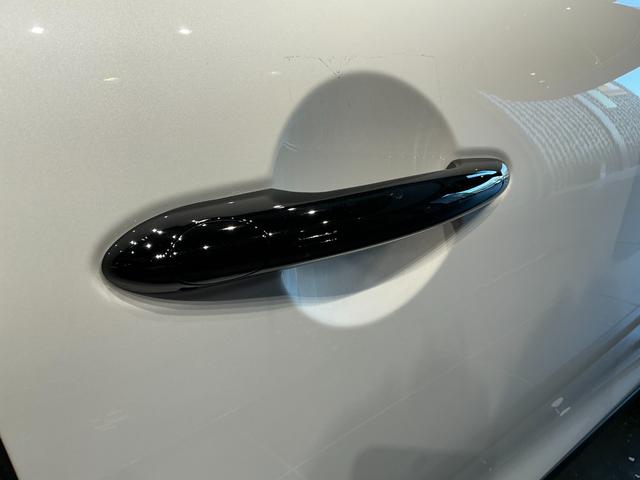 MINI クーパーS フェイバリット・トリム 弊社レンタUP 認定中古車 禁煙車両 Favouredトリム ステアリングホイールヒーター シートヒーター LEDヘッド ナノクホワイト/ブラックルーフ 17インチAW 純正ナビ ACC Mパッケージ(52枚目)
