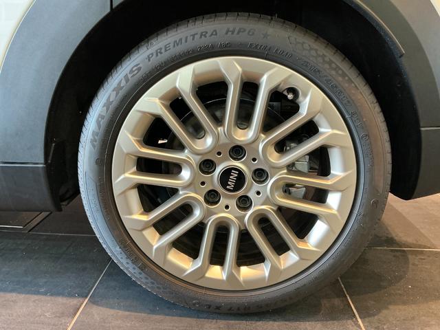 MINI クーパーS フェイバリット・トリム 弊社レンタUP 認定中古車 禁煙車両 Favouredトリム ステアリングホイールヒーター シートヒーター LEDヘッド ナノクホワイト/ブラックルーフ 17インチAW 純正ナビ ACC Mパッケージ(55枚目)