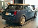 MINI クーパーC フェイバリット・トリム 弊社レンタUP 認定中古車 禁煙車両 Favouredトリム ステアリングホイールヒーター シートヒーター LEDヘッド インディゴサンセットブルー/ホワイトルーフ 17インチアルミ 純正ナビ ACC(7枚目)