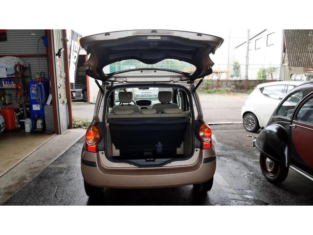 ルノーその他 ベースグレード　モデュス　ミニエスパス　禁煙車　ボイスガイド式ＥＴＣ　キーレスエントリーシステム　イモビライザー　可変式リアシート　ホイールキャップ４枚新品　デジタルメーター　本革巻きステアリング　バックドア上下開き（19枚目）