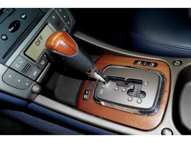 テージス 2.4 20V ディーゼルターボ 電動グラスサンルーフ オルタネーター新品 JTD 100thアニバーサリー ポルトローナフラウ製レザーパワーシート 純正18AW 日本語取扱説明書 キーレス機能付き鍵2個有 BOSE(13枚目)