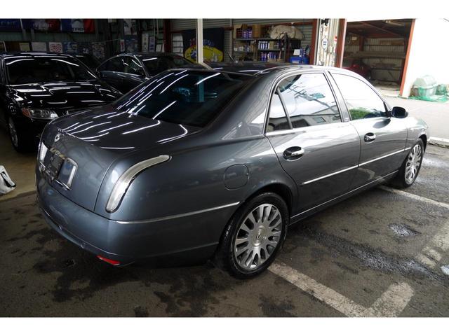 テージス 2.4 20V ディーゼルターボ 電動グラスサンルーフ オルタネーター新品 JTD 100thアニバーサリー ポルトローナフラウ製レザーパワーシート 純正18AW 日本語取扱説明書 キーレス機能付き鍵2個有 BOSE(31枚目)