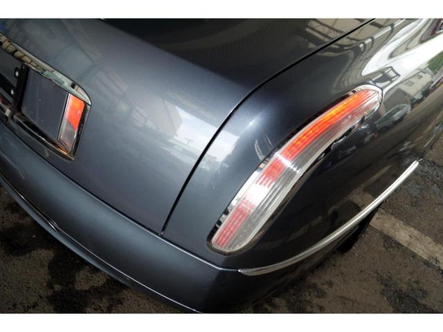 テージス 2.4 20V ディーゼルターボ 電動グラスサンルーフ オルタネーター新品 JTD 100thアニバーサリー ポルトローナフラウ製レザーパワーシート 純正18AW 日本語取扱説明書 キーレス機能付き鍵2個有 BOSE(35枚目)