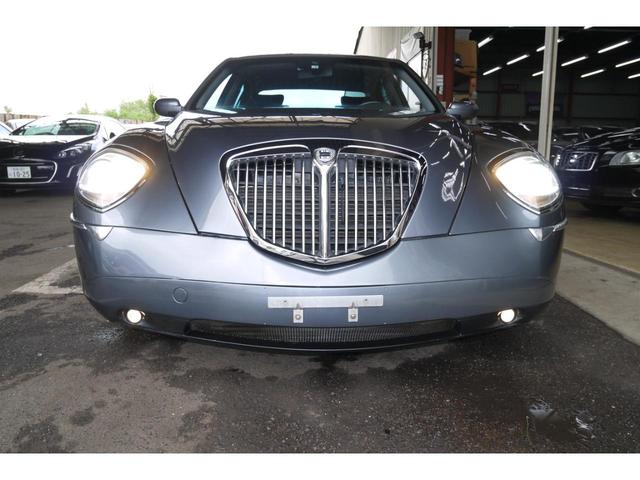 テージス 2.4 20V ディーゼルターボ 電動グラスサンルーフ オルタネーター新品 JTD 100thアニバーサリー ポルトローナフラウ製レザーパワーシート 純正18AW 日本語取扱説明書 キーレス機能付き鍵2個有 BOSE(38枚目)