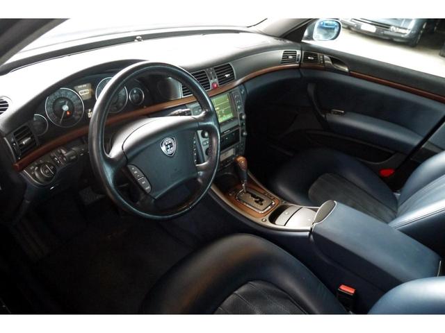 テージス 2.4 20V ディーゼルターボ 電動グラスサンルーフ オルタネーター新品 JTD 100thアニバーサリー ポルトローナフラウ製レザーパワーシート 純正18AW 日本語取扱説明書 キーレス機能付き鍵2個有 BOSE(56枚目)