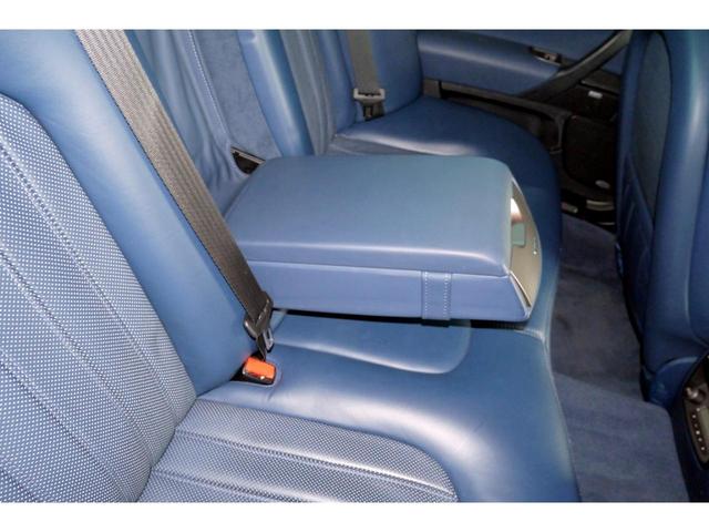 テージス 2.4 20V ディーゼルターボ 電動グラスサンルーフ オルタネーター新品 JTD 100thアニバーサリー ポルトローナフラウ製レザーパワーシート 純正18AW 日本語取扱説明書 キーレス機能付き鍵2個有 BOSE(61枚目)