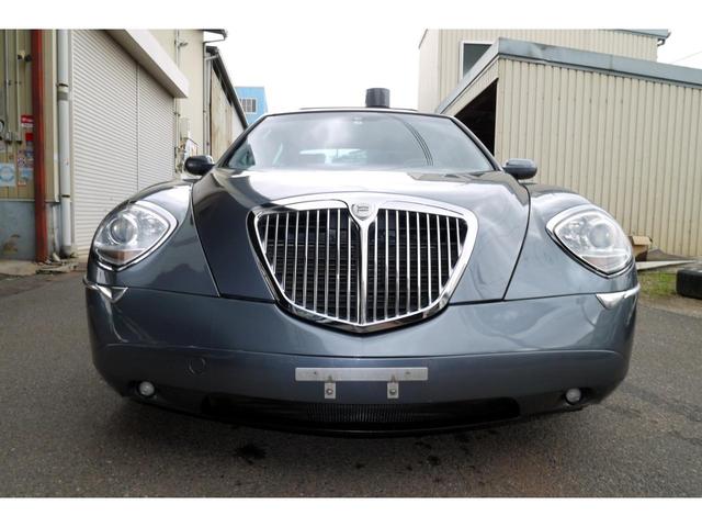 テージス 2.4 20V ディーゼルターボ 電動グラスサンルーフ オルタネーター新品 JTD 100thアニバーサリー ポルトローナフラウ製レザーパワーシート 純正18AW 日本語取扱説明書 キーレス機能付き鍵2個有 BOSE(72枚目)