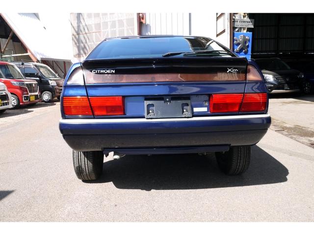 XM XMエクスクルーシブ ワンオーナー 禁煙車 左ハンドル セルフセンタリング 電動スライディンググラスルーフ 本革パワーシート 電動アームレスト 整備記録簿有 フルオリジナル インナーガラスハッチ ベトトーネデザイン(5枚目)