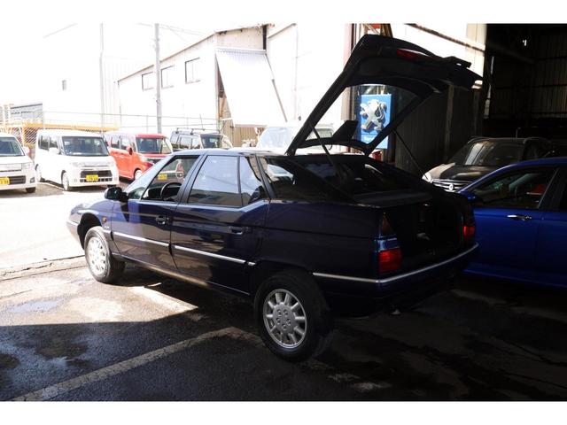 XM XMエクスクルーシブ ワンオーナー 禁煙車 左ハンドル セルフセンタリング 電動スライディンググラスルーフ 本革パワーシート 電動アームレスト 整備記録簿有 フルオリジナル インナーガラスハッチ ベトトーネデザイン(53枚目)