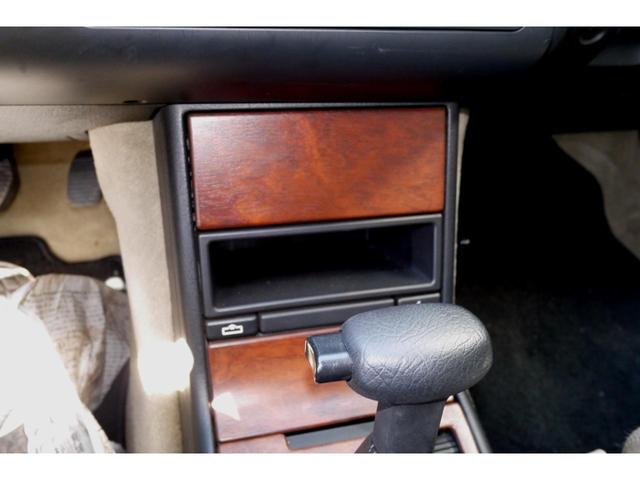 XM XMエクスクルーシブ ワンオーナー 禁煙車 左ハンドル セルフセンタリング 電動スライディンググラスルーフ 本革パワーシート 電動アームレスト 整備記録簿有 フルオリジナル インナーガラスハッチ ベトトーネデザイン(67枚目)