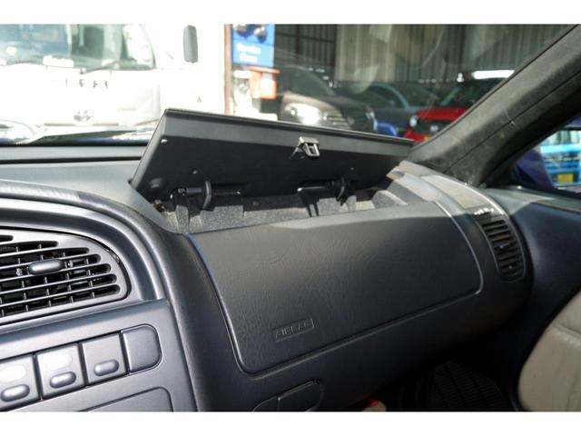 XM XMエクスクルーシブ ワンオーナー 禁煙車 左ハンドル セルフセンタリング 電動スライディンググラスルーフ 本革パワーシート 電動アームレスト 整備記録簿有 フルオリジナル インナーガラスハッチ ベトトーネデザイン(78枚目)