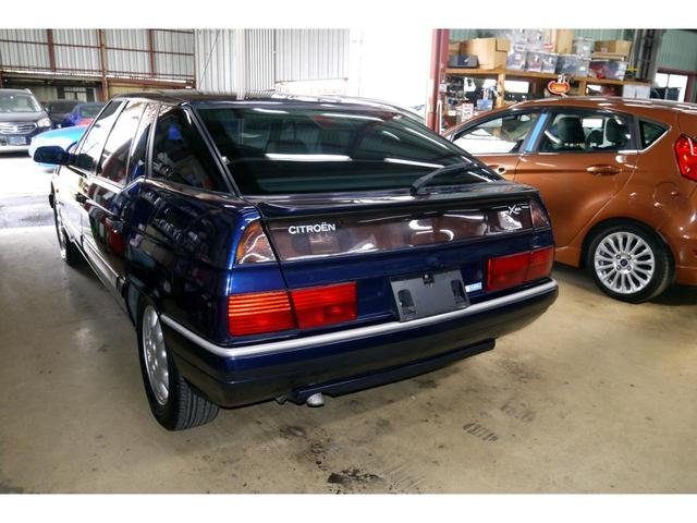 XM XMエクスクルーシブ ワンオーナー 禁煙車 左ハンドル セルフセンタリング 電動スライディンググラスルーフ 本革パワーシート 電動アームレスト 整備記録簿有 フルオリジナル インナーガラスハッチ ベトトーネデザイン(80枚目)