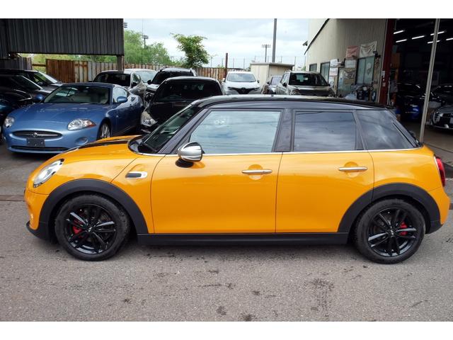 ＭＩＮＩ クーパーＤ　５ドア　ドラレコ　レーダー　鍵２個　禁煙車（6枚目）