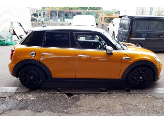 ＭＩＮＩ クーパーＤ　５ドア　ドラレコ　レーダー　鍵２個　禁煙車（7枚目）