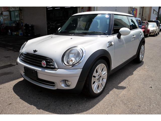 ＭＩＮＩ ５０　カムデン　クーパー　特別限定車　１７ＡＷ　ナビ　６速ＡＴ　禁煙車（9枚目）