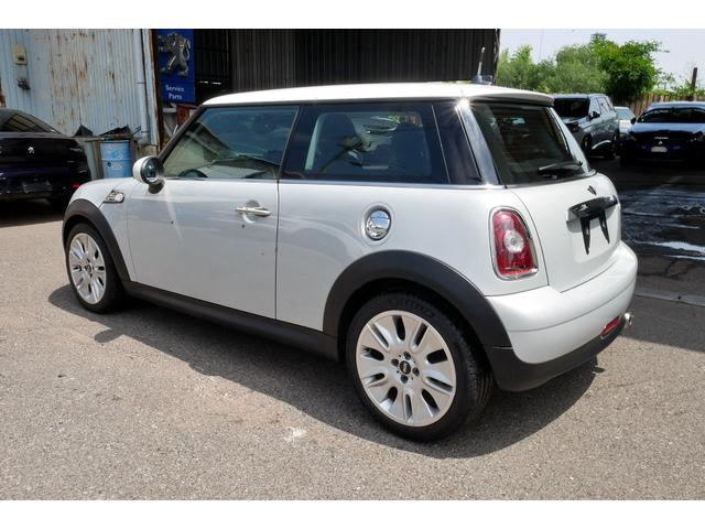 ＭＩＮＩ ５０　カムデン　クーパー　特別限定車　１７ＡＷ　ナビ　６速ＡＴ　禁煙車（11枚目）