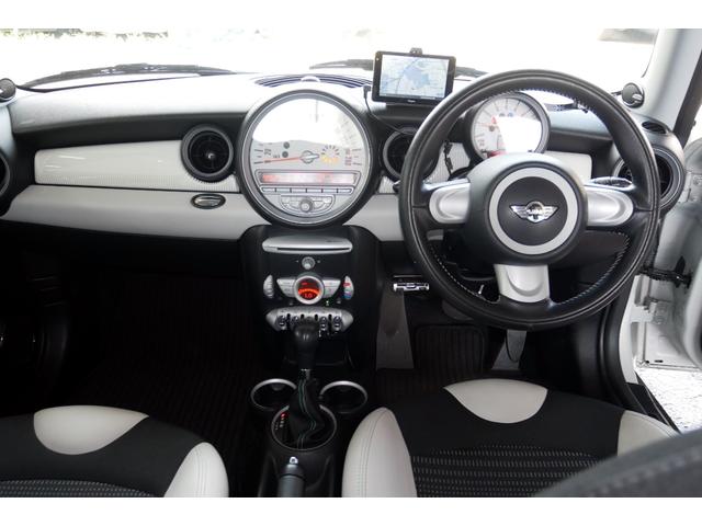 ＭＩＮＩ ５０　カムデン　クーパー　特別限定車　１７ＡＷ　ナビ　６速ＡＴ　禁煙車（21枚目）