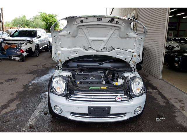 ＭＩＮＩ ５０　カムデン　クーパー　特別限定車　１７ＡＷ　ナビ　６速ＡＴ　禁煙車（29枚目）