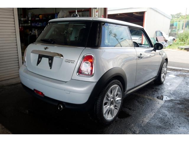 ＭＩＮＩ ５０　カムデン　クーパー　特別限定車　１７ＡＷ　ナビ　６速ＡＴ　禁煙車（34枚目）