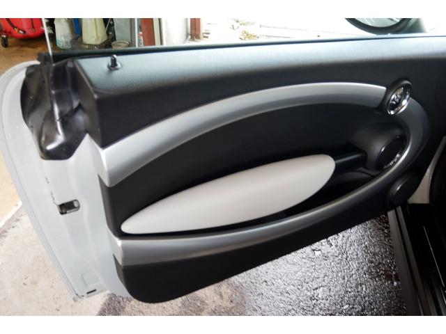 ＭＩＮＩ ５０　カムデン　クーパー　特別限定車　１７ＡＷ　ナビ　６速ＡＴ　禁煙車（45枚目）