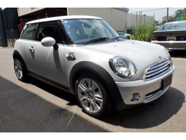 ＭＩＮＩ ５０　カムデン　クーパー　特別限定車　１７ＡＷ　ナビ　６速ＡＴ　禁煙車（69枚目）