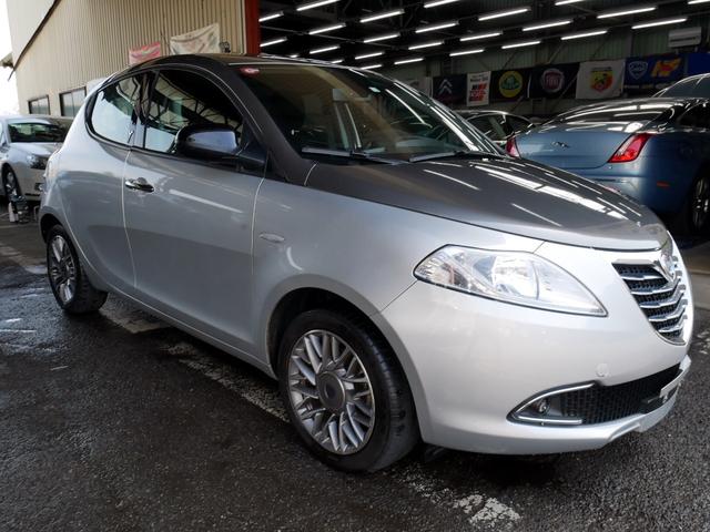 イプシロン ツインエアー　ターボ　Ｂカラー　ナビＴＶ　ＡＷ　キーレス　禁煙車（10枚目）