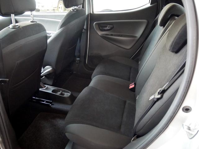 イプシロン ツインエアー　ターボ　Ｂカラー　ナビＴＶ　ＡＷ　キーレス　禁煙車（19枚目）