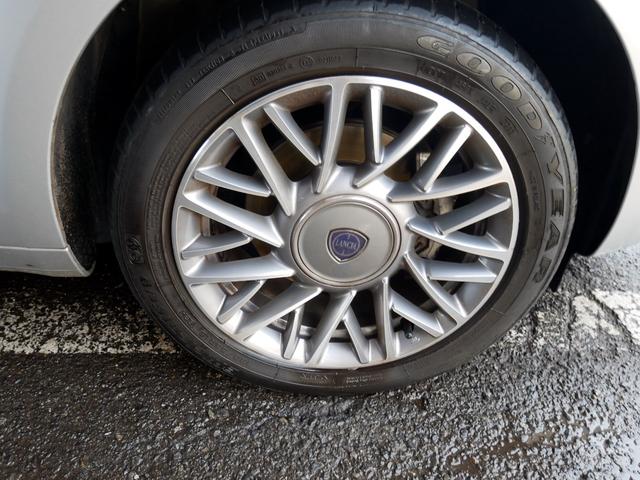 イプシロン ツインエアー　ターボ　Ｂカラー　ナビＴＶ　ＡＷ　キーレス　禁煙車（32枚目）